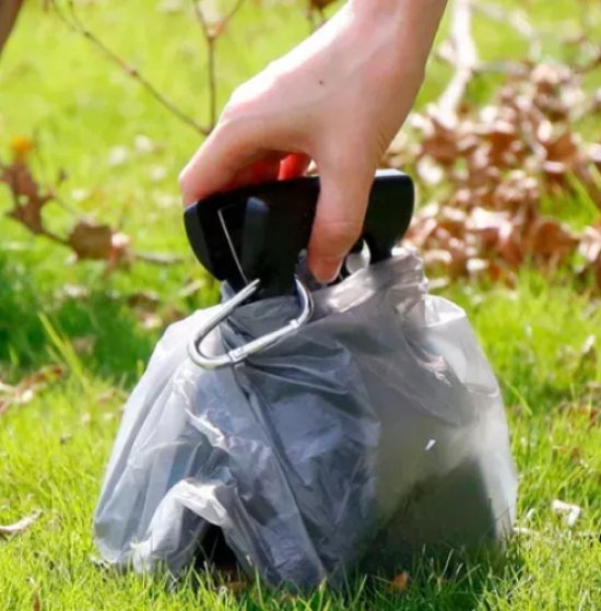 Solution pliable pratique et hygiénique pour les crottes de chien
