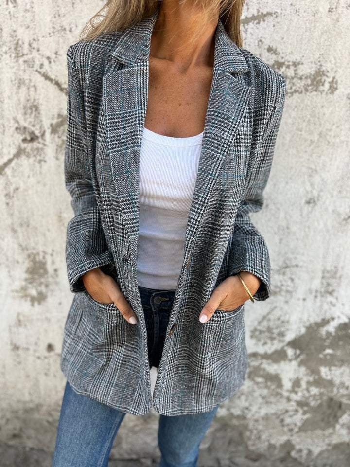 Flaire | Elegant and trendy women's winter plaid blazer