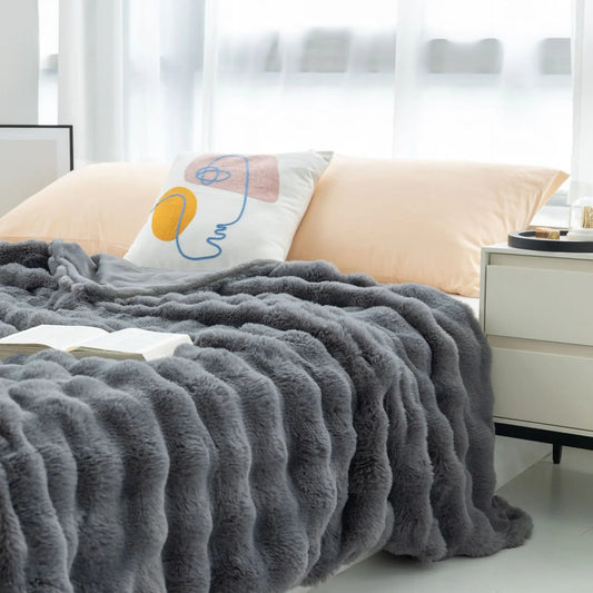 Couverture luxueuse en fausse fourrure double face – Confort ultime, accessoire de maison doux et élégant