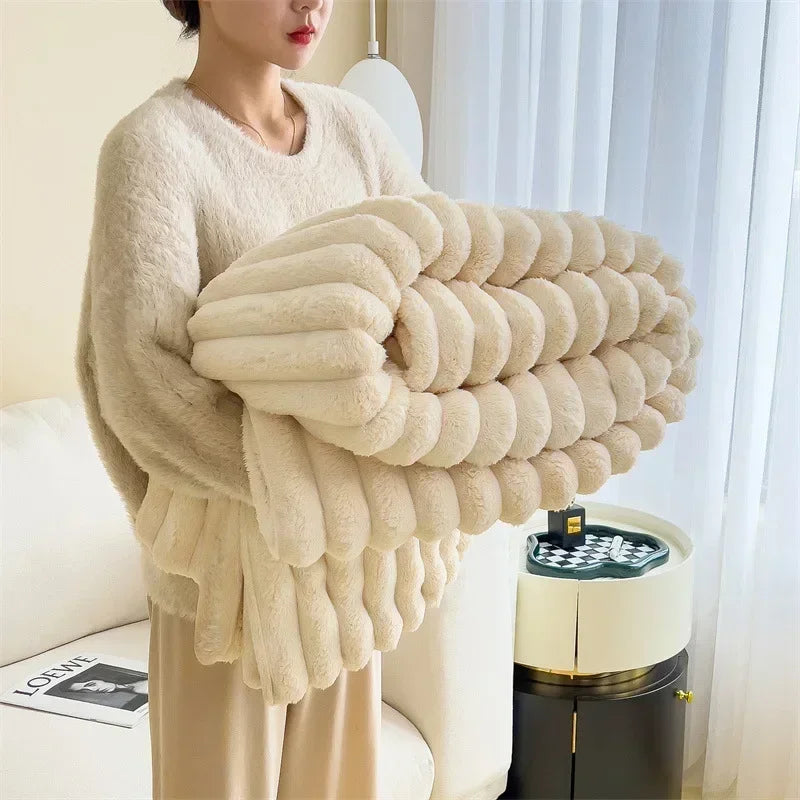 Confort ultime : Couverture en polaire douce et chaude avec un motif à carreaux douillet pour les journées d'automne confortables et les soirées d'hiver