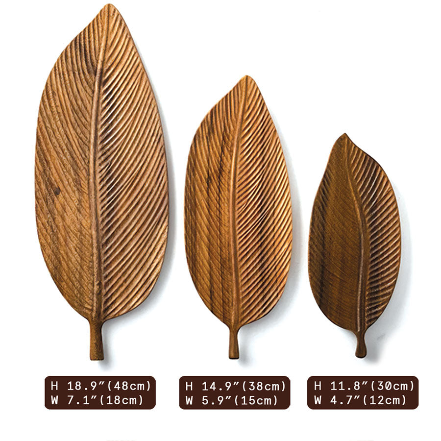 Bol en bois de noyer foncé avec des feuilles