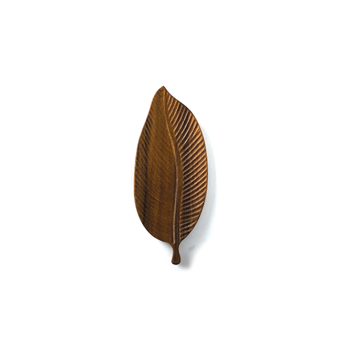 Bol en bois de noyer foncé avec des feuilles