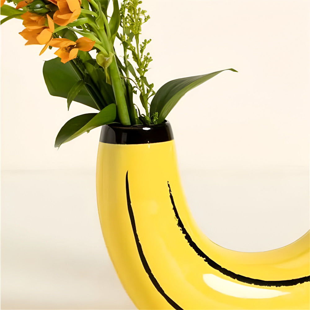 Seralith - Vase décoratif moderne unique en forme de banane pour intérieurs élégants