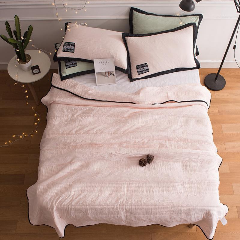 Couette d'été CoolBreeze fraîche et confortable - Coton léger et fibre de bambou pour des nuits parfaitement fraîches