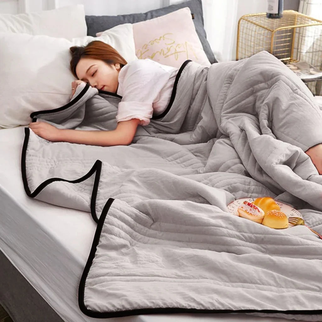 Couette d'été CoolBreeze fraîche et confortable - Coton léger et fibre de bambou pour des nuits parfaitement fraîches
