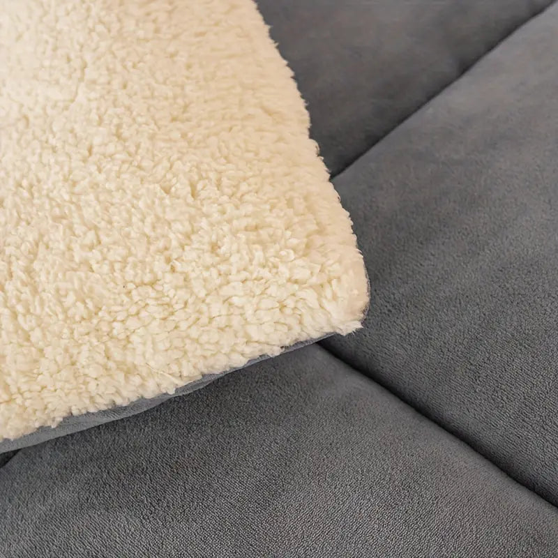 Couverture luxueuse en laine d'agneau - Super douce, régulatrice de température et lavable en machine pour un confort ultime