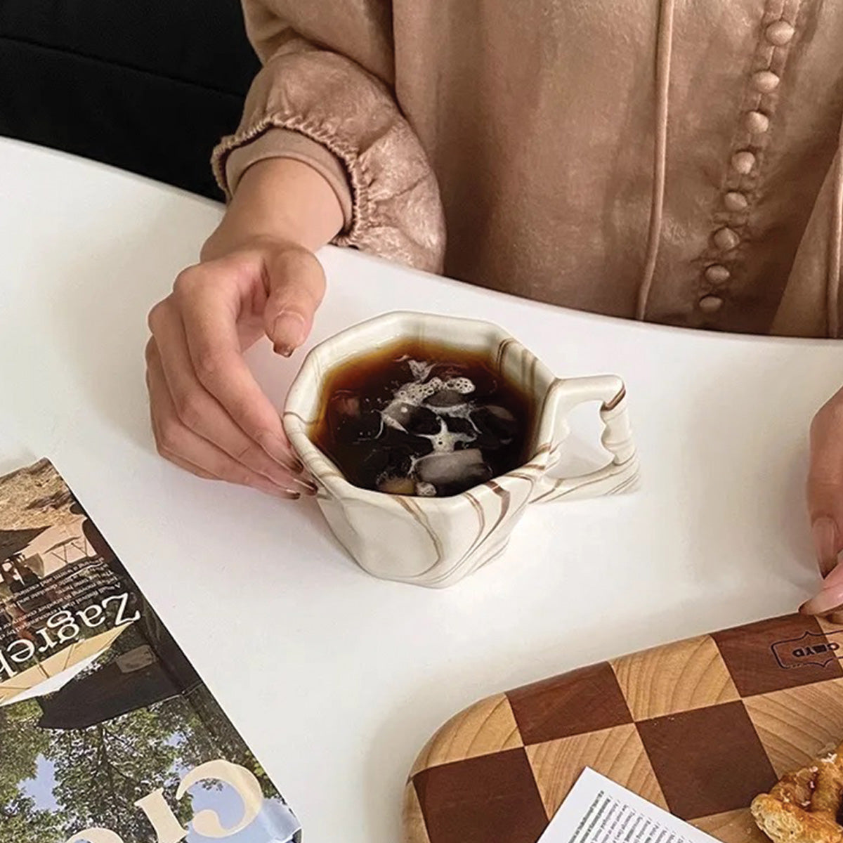 Tasse en forme ovale