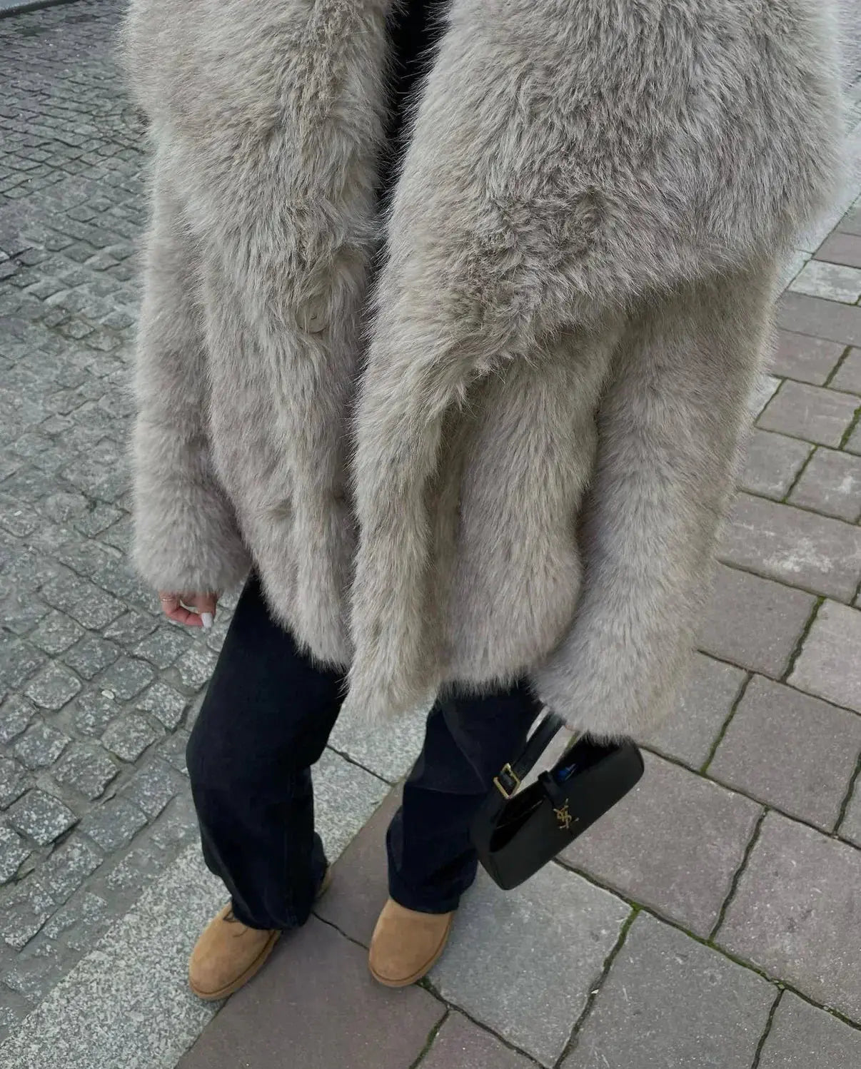 Luxury and Comfort Warm Fur Coat for Women - The Perfect Winter Outfit