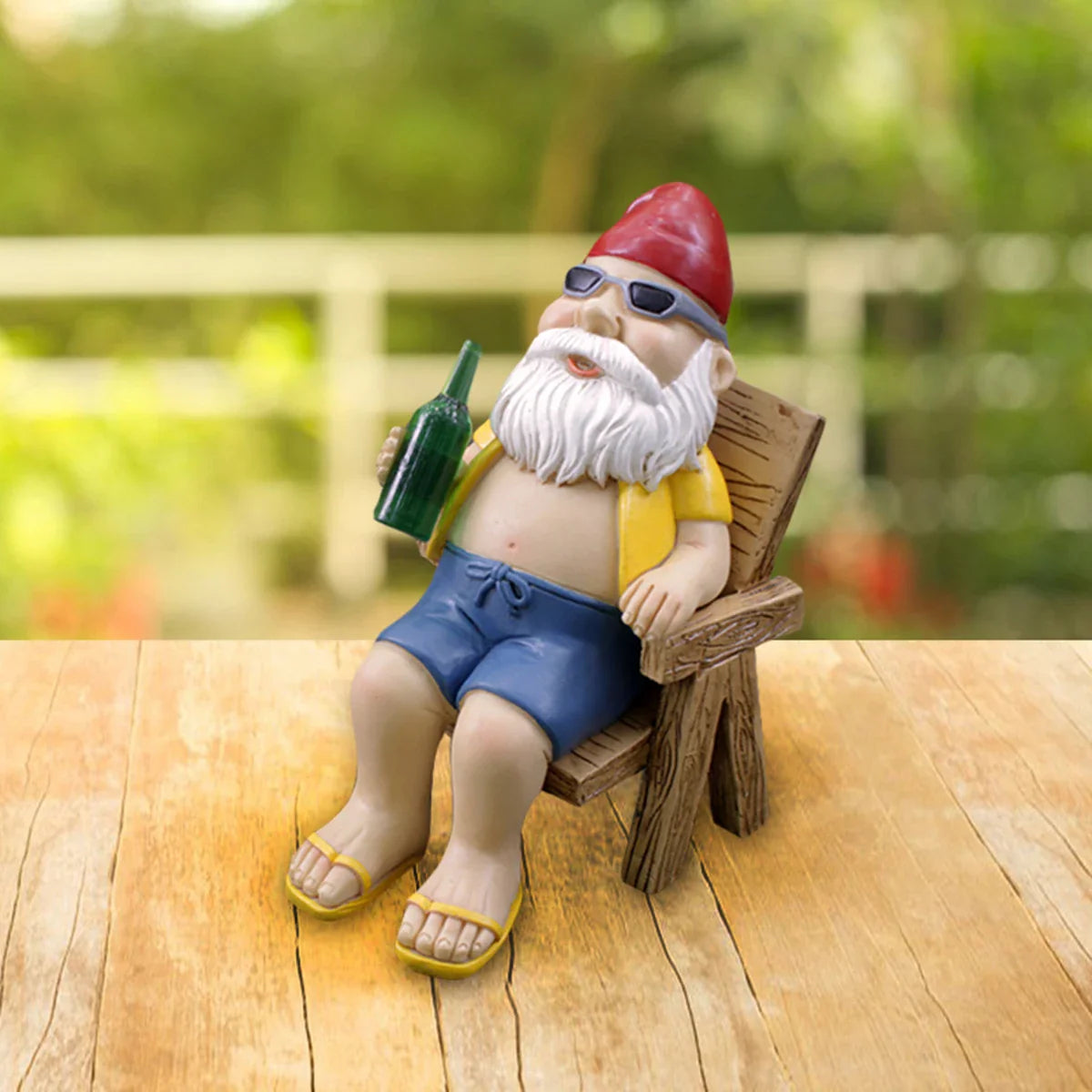 Drusiana - Statue de gnome charmant pour bronzer en résine avec chaise longue de luxe pour décoration de jardin enchanteresse