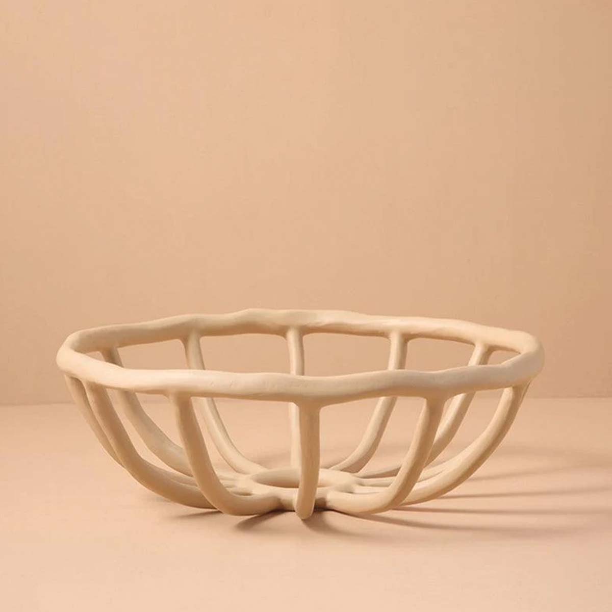 Bol à fruits en résine élégant et sculpté pour une présentation raffinée
