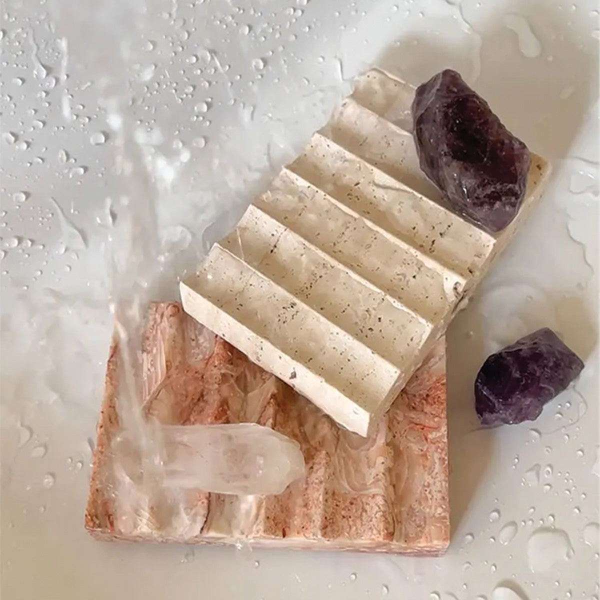 Plateau Élégant en Pierre Cannelée | Design Raffiné en Pierre Naturelle pour une Décoration Intérieure Sophistiquée