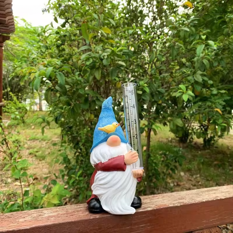 Soraya - Statue de jardin charmante de gnome avec pluviomètre en résine pour une décoration de jardin enchanteresse