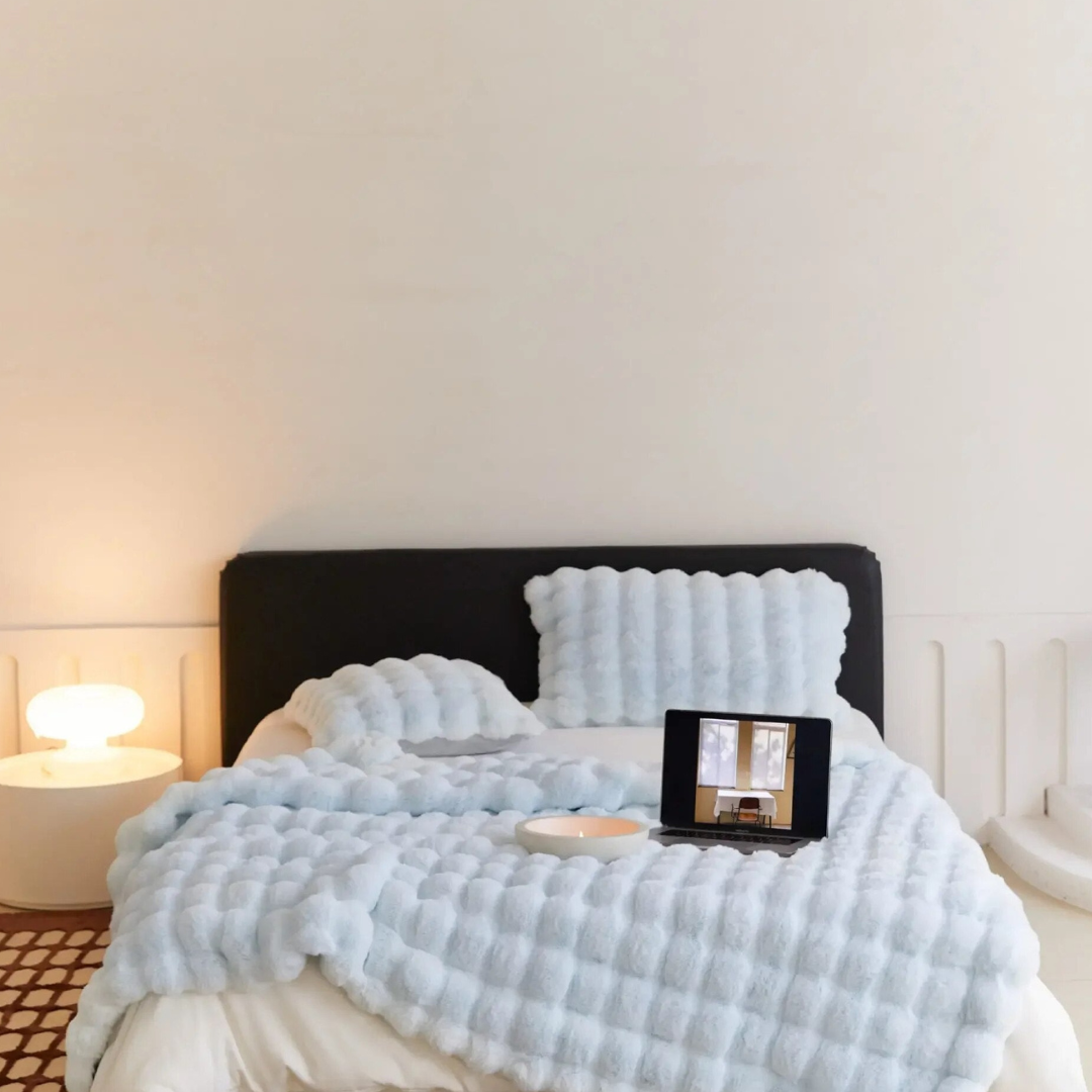 Confort ultime : Couverture en polaire douce pour se blottir au lit et sur le canapé, idéale toute l'année