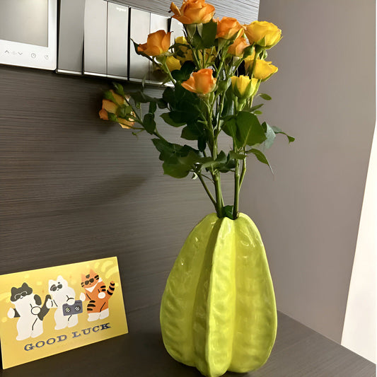 Nerithia - Vase à fleurs en céramique fait main au design élégant de carambole