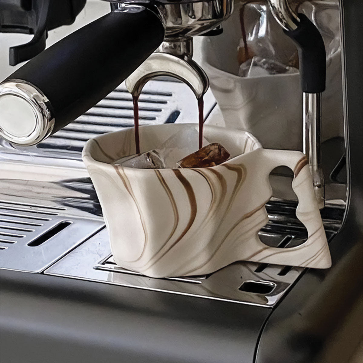 Tasse en forme ovale