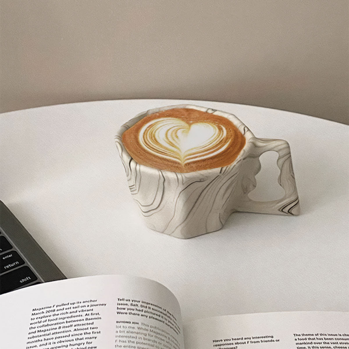 Tasse en forme ovale