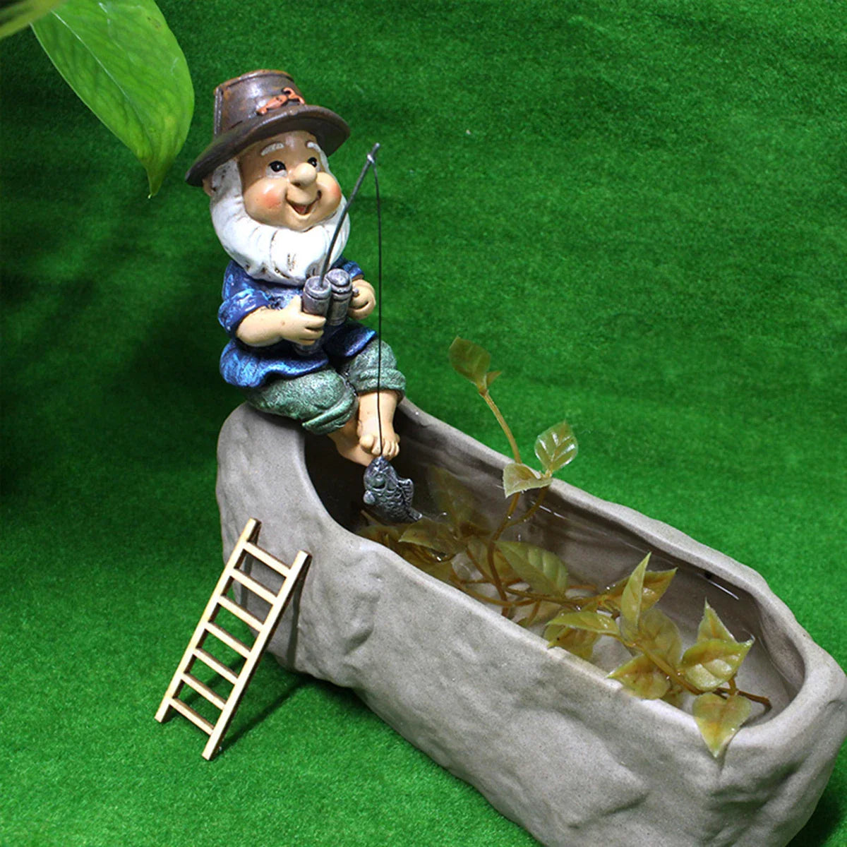 Figurine en résine de gnome disparaissant Thalia - Parfaite pour la décoration de bureau et de table