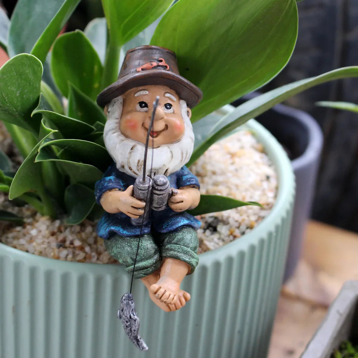 Figurine en résine de gnome disparaissant Thalia - Parfaite pour la décoration de bureau et de table