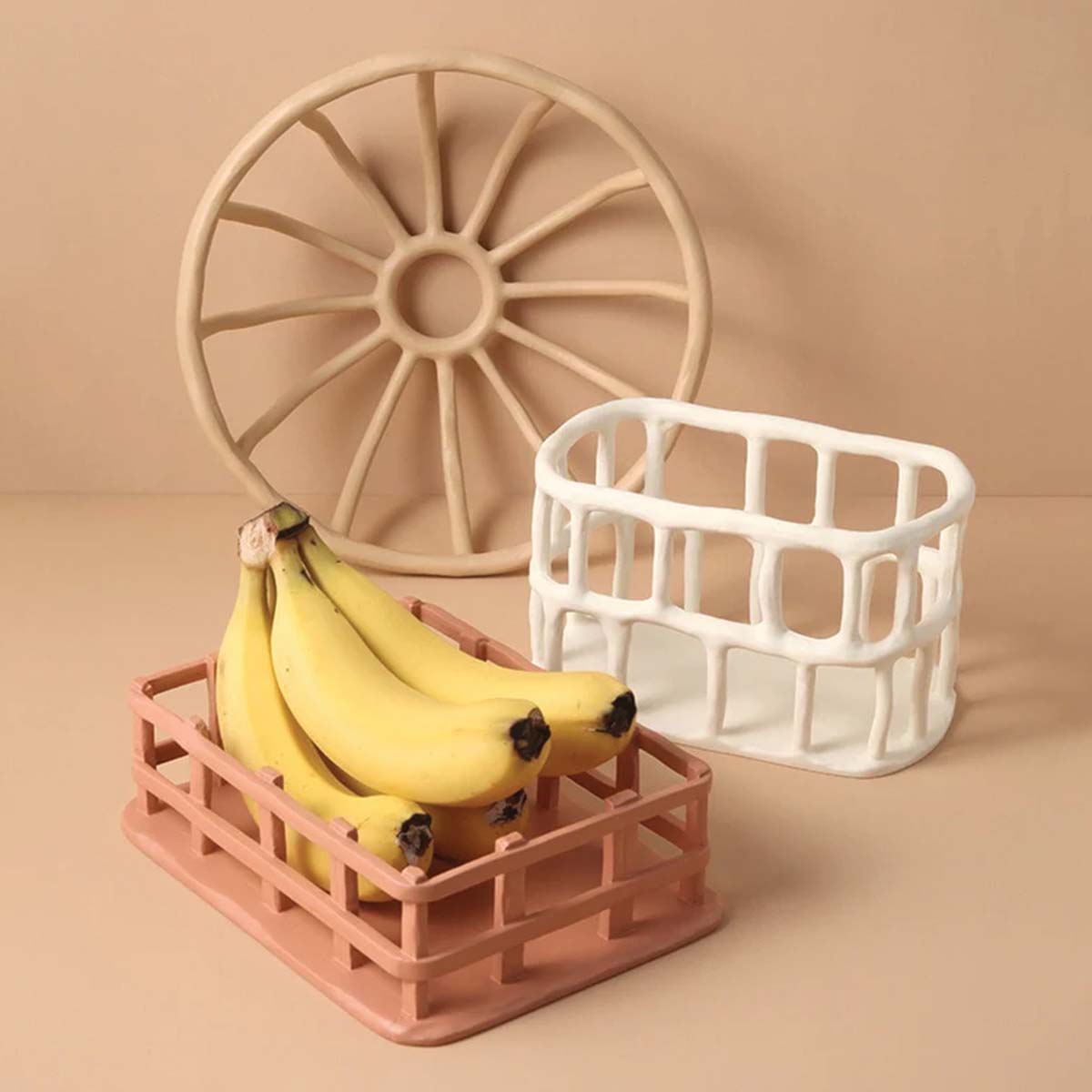Bol à fruits en résine élégant et sculpté pour une présentation raffinée