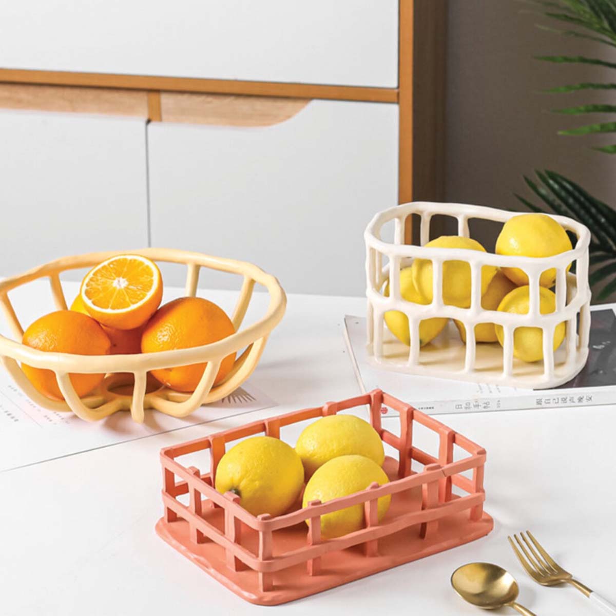 Bol à fruits en résine élégant et sculpté pour une présentation raffinée