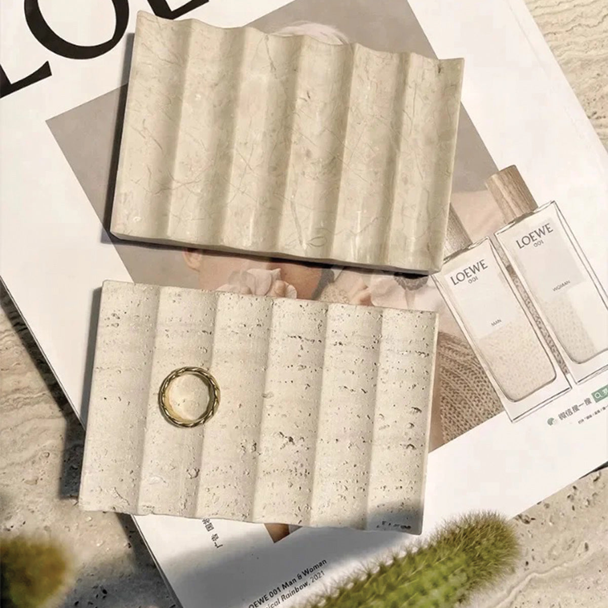 Plateau Élégant en Pierre Cannelée | Design Raffiné en Pierre Naturelle pour une Décoration Intérieure Sophistiquée