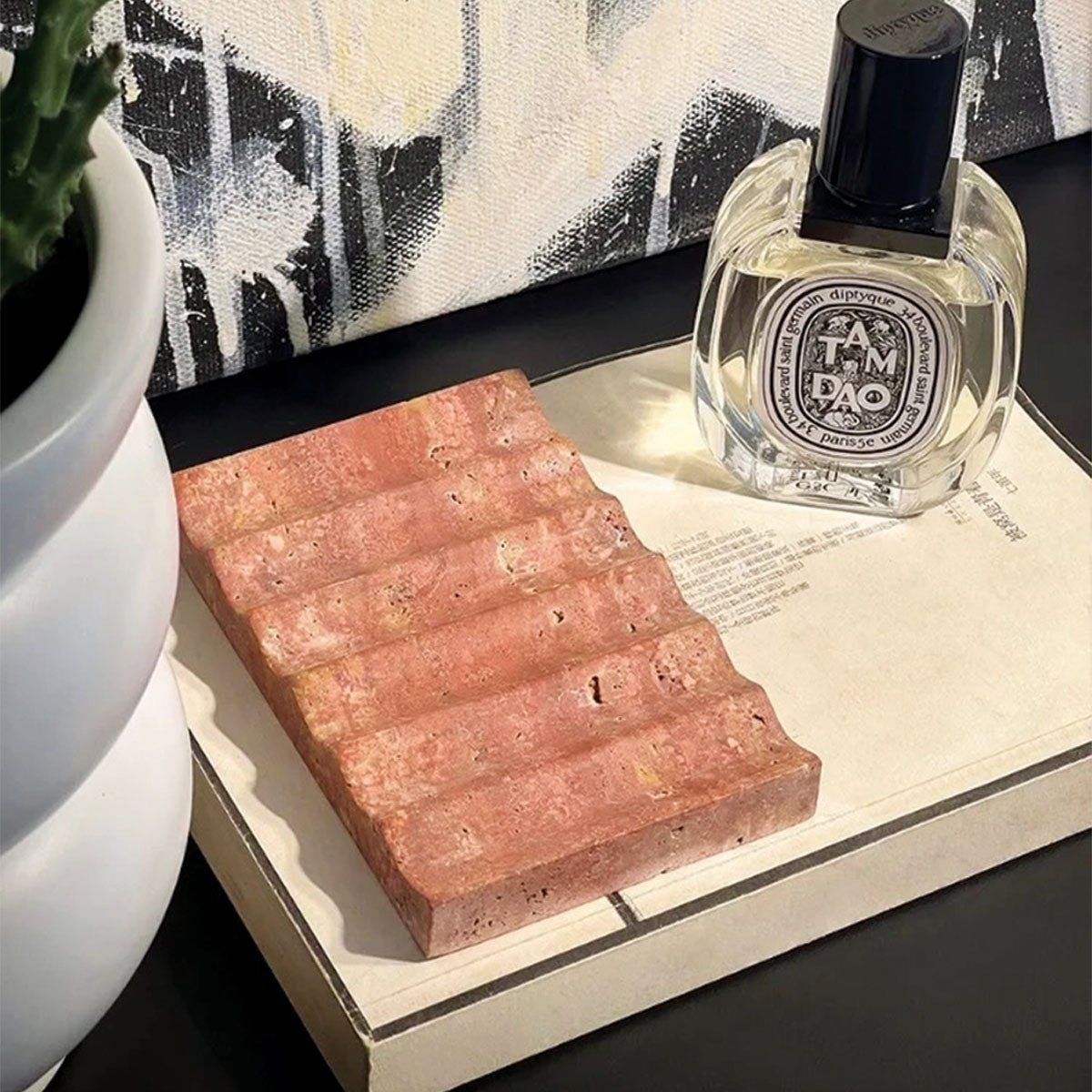 Plateau Élégant en Pierre Cannelée | Design Raffiné en Pierre Naturelle pour une Décoration Intérieure Sophistiquée