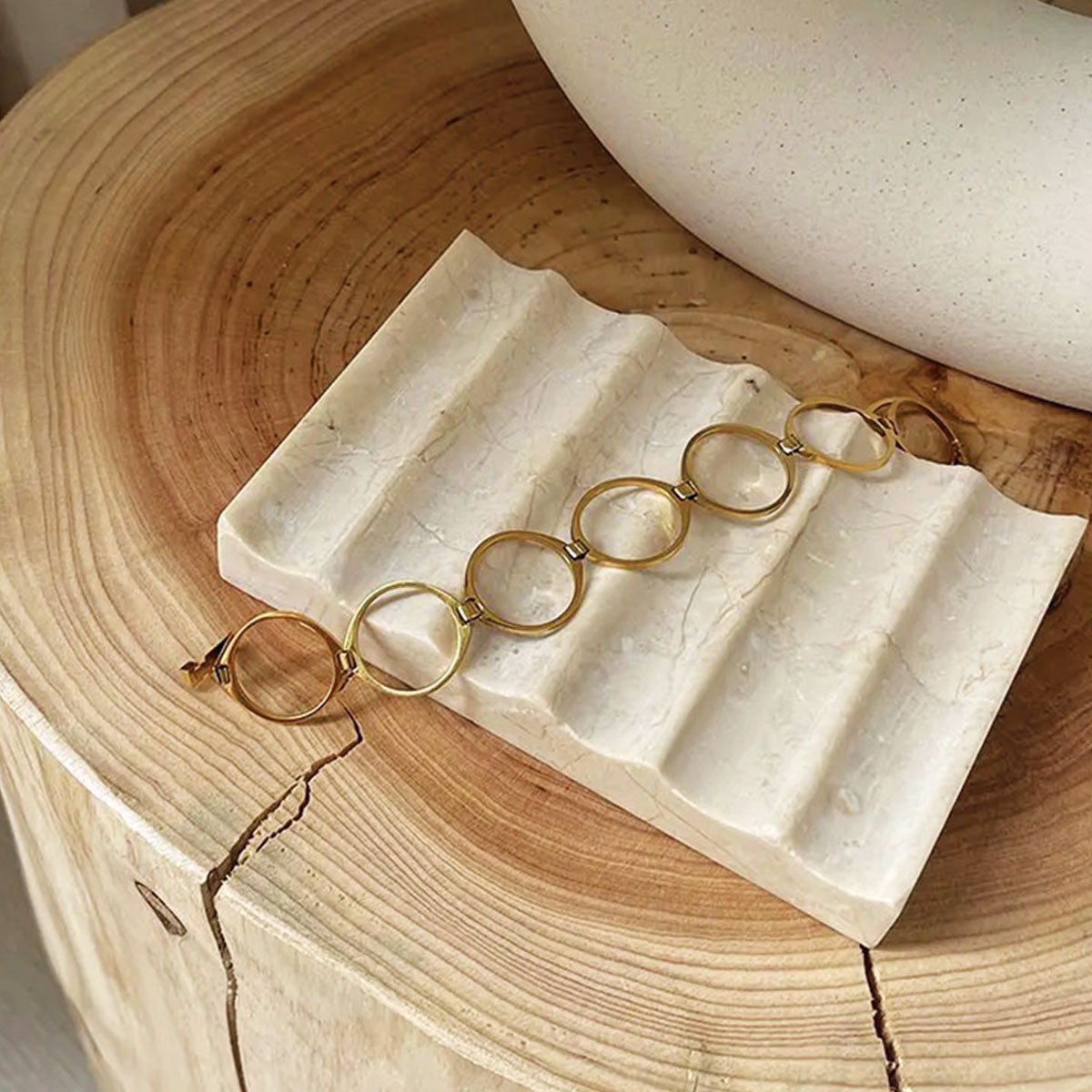 Plateau Élégant en Pierre Cannelée | Design Raffiné en Pierre Naturelle pour une Décoration Intérieure Sophistiquée